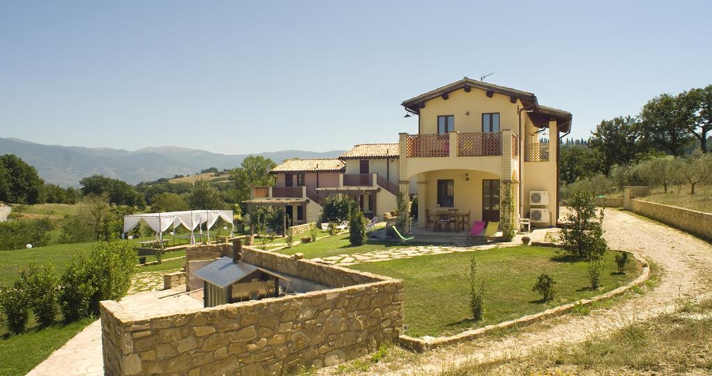 Borgo Le Capannelle Aparthotel Castel Ritaldi ภายนอก รูปภาพ