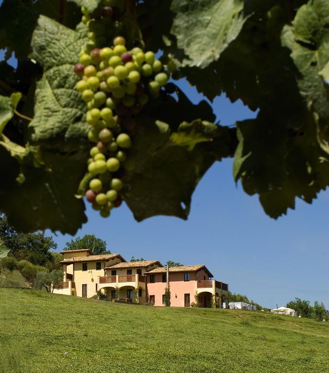 Borgo Le Capannelle Aparthotel Castel Ritaldi ภายนอก รูปภาพ