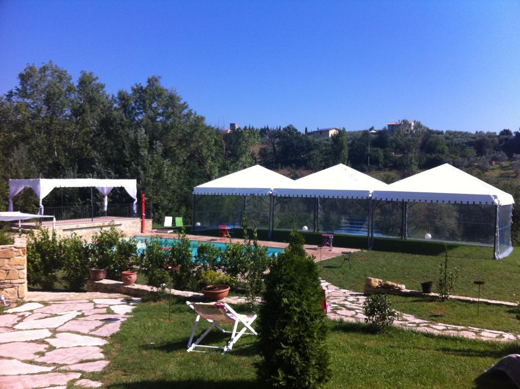 Borgo Le Capannelle Aparthotel Castel Ritaldi ภายนอก รูปภาพ