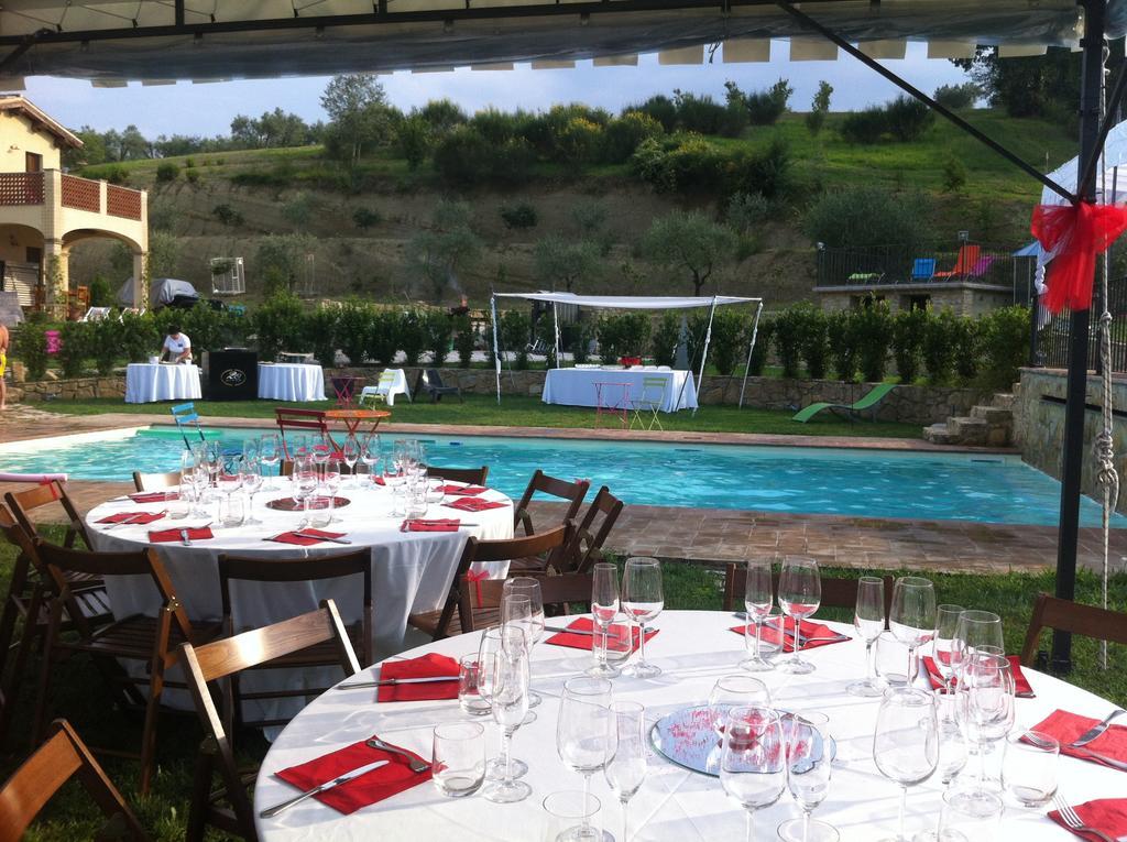 Borgo Le Capannelle Aparthotel Castel Ritaldi ภายนอก รูปภาพ