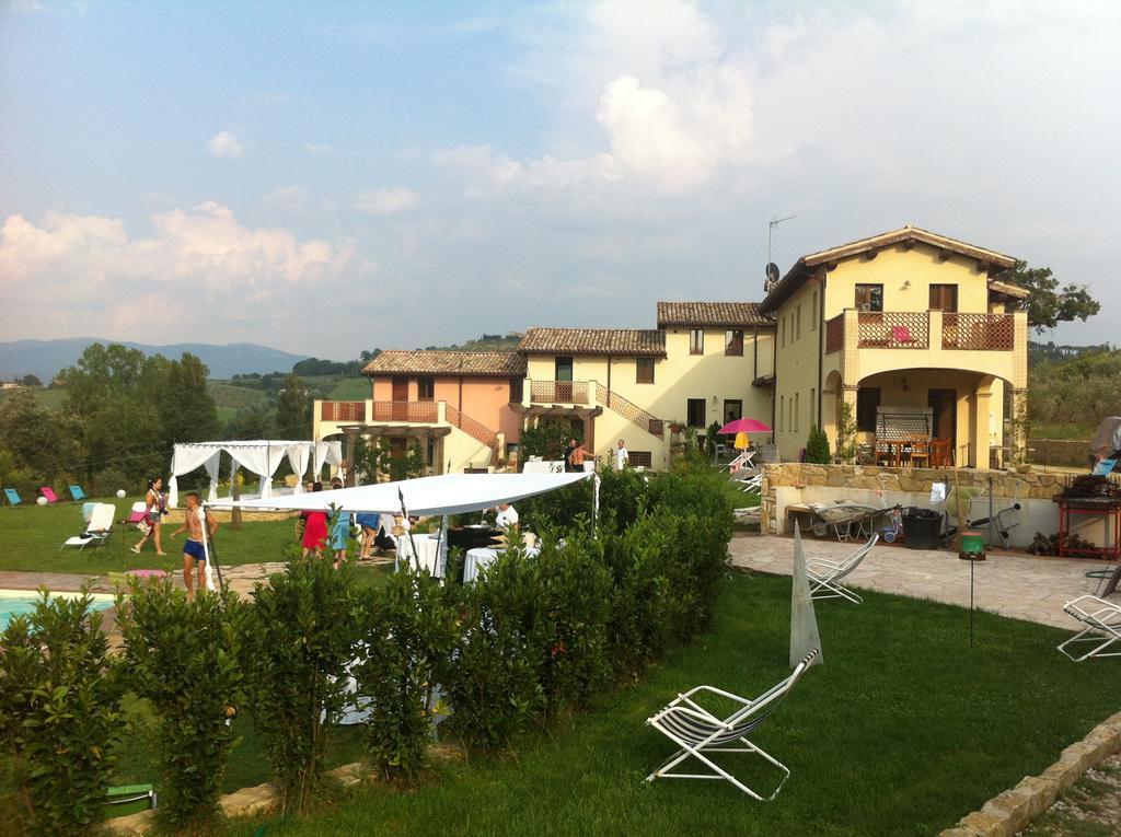 Borgo Le Capannelle Aparthotel Castel Ritaldi ภายนอก รูปภาพ