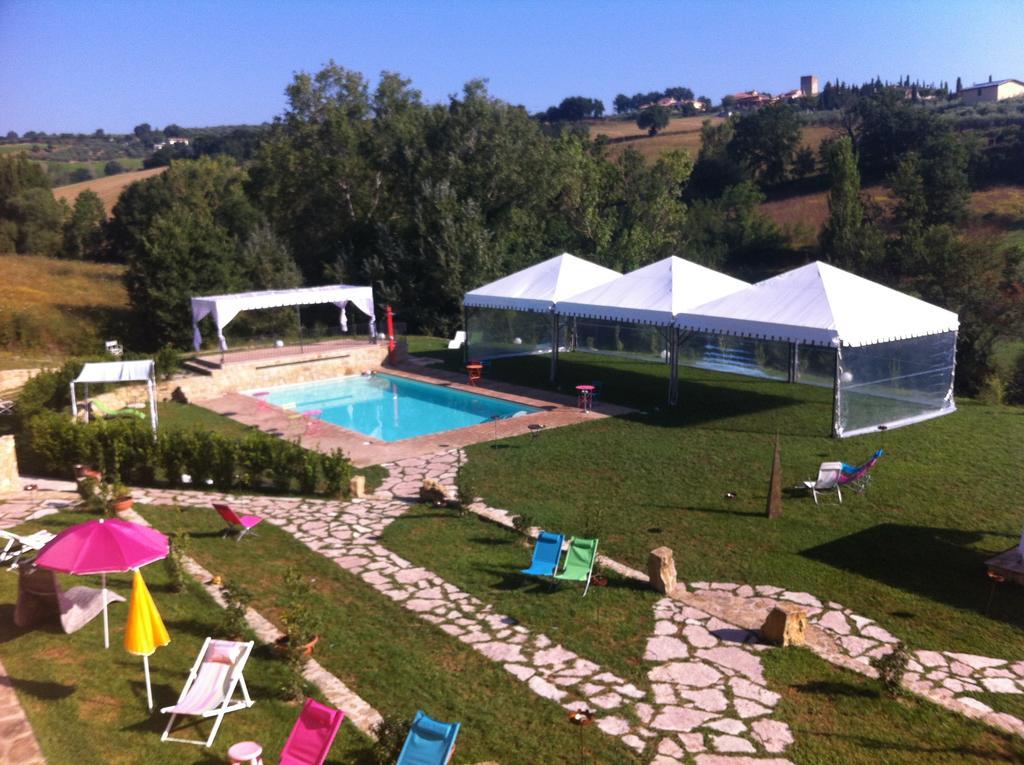 Borgo Le Capannelle Aparthotel Castel Ritaldi ภายนอก รูปภาพ