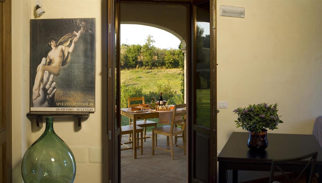 Borgo Le Capannelle Aparthotel Castel Ritaldi ภายนอก รูปภาพ