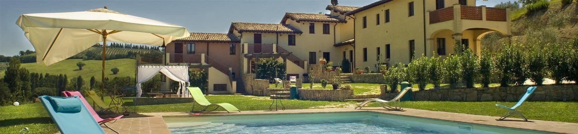 Borgo Le Capannelle Aparthotel Castel Ritaldi ภายนอก รูปภาพ